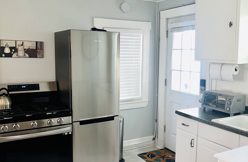 Hampton Cottage | Ocean Breeze -Dog Friendly Cottage Steps 2 Beach Sleeps 4 - 100 yards to Beach!