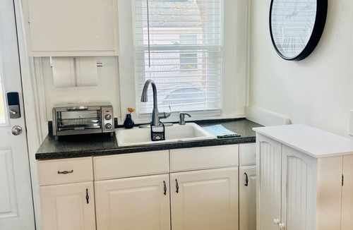 Hampton Cottage | Ocean Breeze -Dog Friendly Cottage Steps 2 Beach Sleeps 4 - 100 yards to Beach!