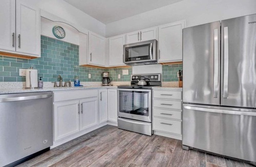 Owls Head House | Ocean Breeze Haven - Short walk from Crescent Beac