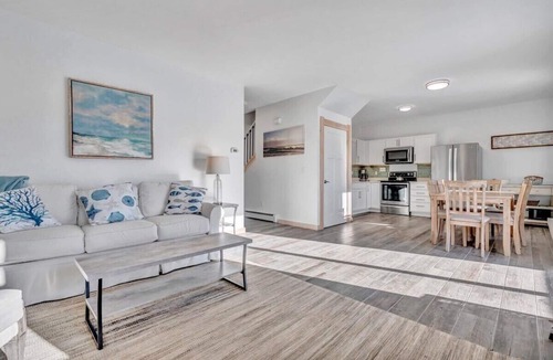 Owls Head House | Ocean Breeze Haven - Short walk from Crescent Beac