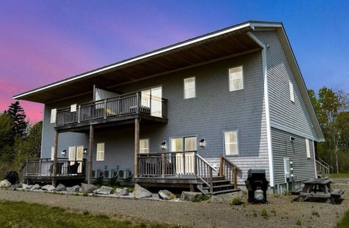 Owls Head House | Ocean Breeze Haven - Short walk from Crescent Beac