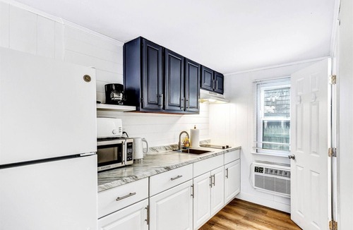 South Yarmouth Hotel | Ocean Breeze Motel - Kitchenette