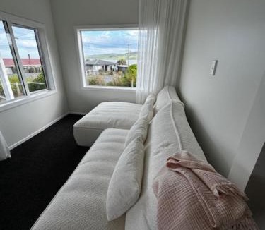 Kaka Point House | Ocean Breeze Retreat