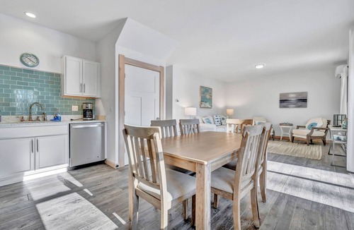 Owls Head House | Ocean Breeze West Wind – Updated 2BR/2BA home steps from Crescent Beach