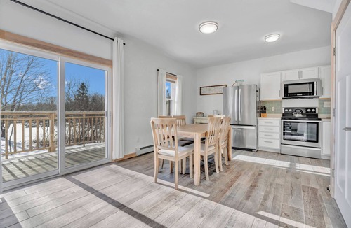 Owls Head House | Ocean Breeze West Wind – Updated 2BR/2BA home steps from Crescent Beach