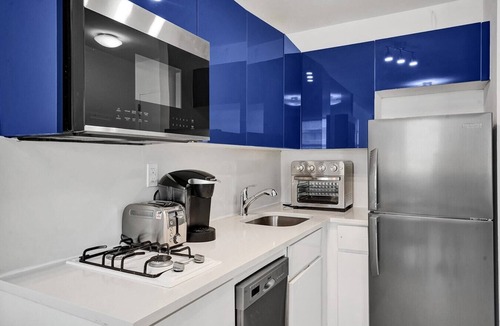 Flamingo/Lummus Condo | Ocean Dr 1BR Miami Beach Getaway