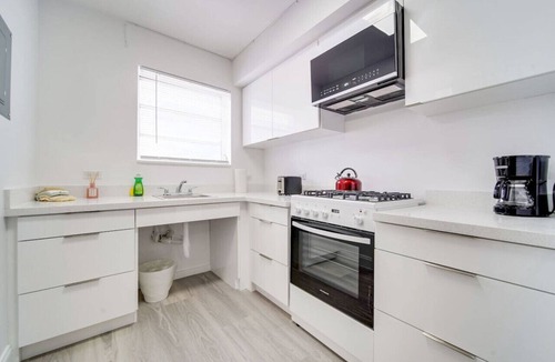 South Beach Condo | Ocean Drive Prime Apt w/2 QueenBeds & Washer/Dryer