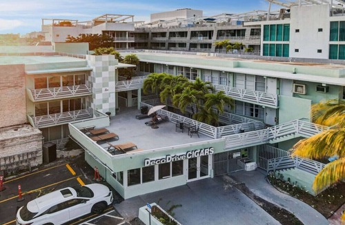 South Beach Condo | Ocean Drive Prime Apt w/2 QueenBeds & Washer/Dryer