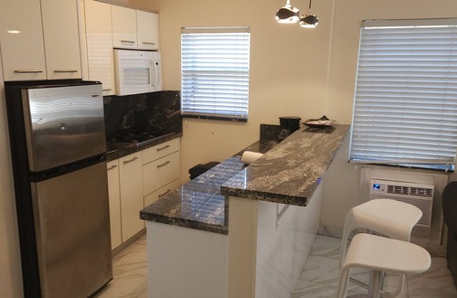 Hollywood Lakes Villa | Ocean Drive Villas