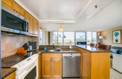 Diamond Head - Kapahulu - St. Louis Condo | Ocean Front Balcony, 2 Bedrooms, Full Kitchen