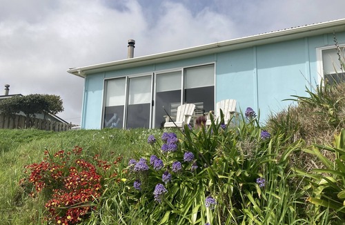 Waitarere Beach House | Ocean-front beach house