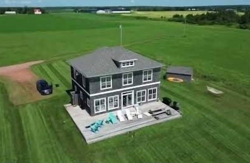 Augustine Cove Cottage | Ocean Front Beach House in Augustine Cove