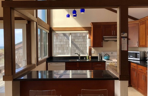 Castroville House | Ocean Front. Beach Front. Sandy Beach- Dream Get Away by The Ocean