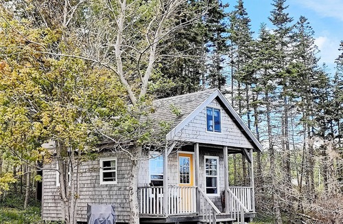 Cape Dauphin Cabin | Ocean front Bunkie.