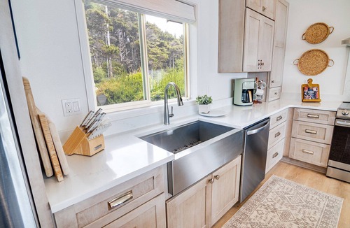 Seal Rock House | Ocean Front, Commanding Views, Sandy Beach, Seal Rock!