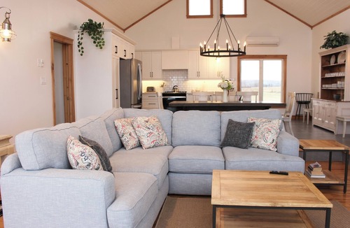 Sea View Cottage | Ocean Front Cottage With Panoramic Water Views- Seconds To Cousin's Shore Beach