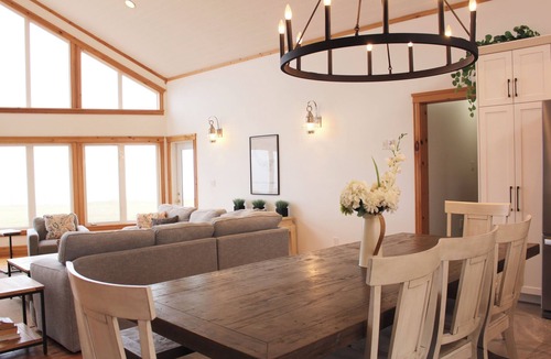 Sea View Cottage | Ocean Front Cottage With Panoramic Water Views- Seconds To Cousin's Shore Beach