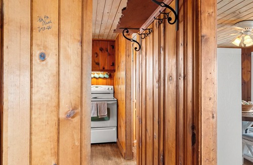 Niantic House | Ocean Front Cozy Cottage