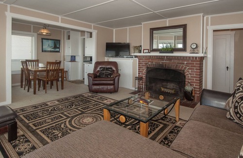 Lincoln City House | OCEAN FRONT KILLER VIEW, HOT TUB, WALK TO CASINO