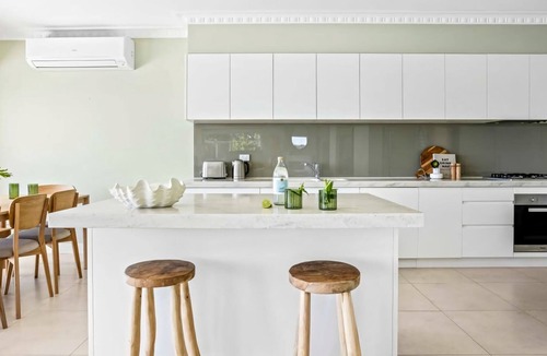 Bundeena House | Ocean Front Luxury The Lambeth Walk