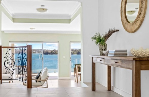 Bundeena House | Ocean Front Luxury The Lambeth Walk