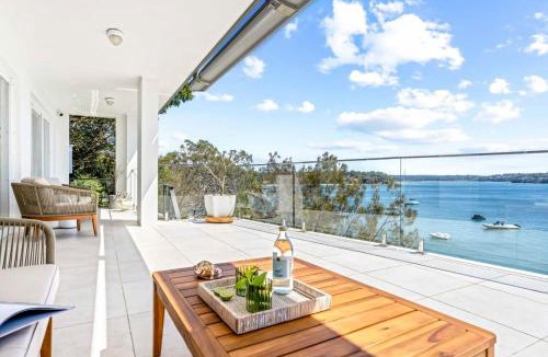 Bundeena House | Ocean Front Luxury The Lambeth Walk