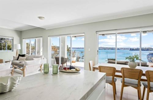 Bundeena House | Ocean Front Luxury The Lambeth Walk