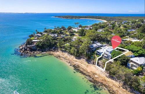 Bundeena House | Ocean Front Luxury The Lambeth Walk
