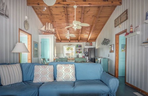 Long Beach House | Ocean front,pet friendly,fenced yard