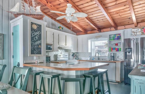 Long Beach House | Ocean front,pet friendly,fenced yard