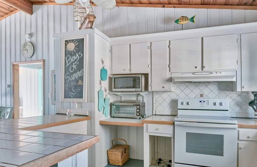 Long Beach House | Ocean front,pet friendly,fenced yard