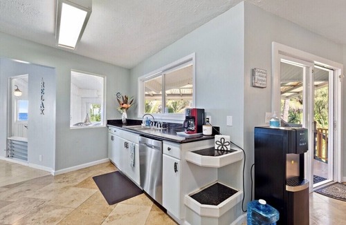 Keaau House | Ocean front~Pool, AC, Spacious! Wow the views 🐋 🐢 ☀️