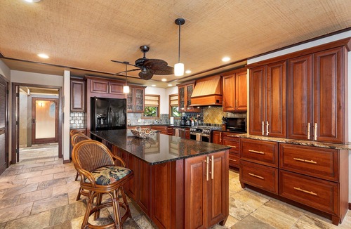 Historic Kailua Village House | 🏖️Ocean Front | Private Pool & Lanai | Island Comfort!