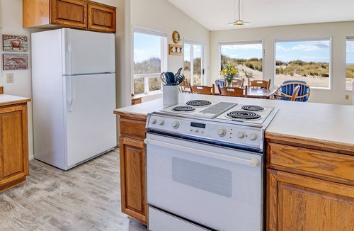 Bayshore House | Ocean Front with Views! Bridge Views! Sandy Beach!