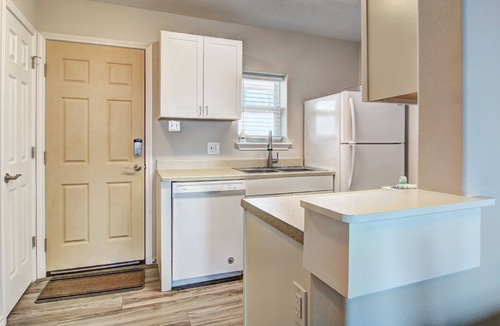 Port Aransas Condo | Ocean Getaway is a 1 bedroom condo in the heart of Port Aransas. Ocean View from