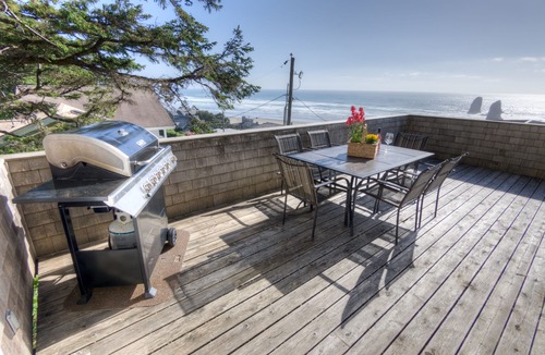 Tolovana Park House | Ocean & Haystack Rock View - Quick & close walk to beach!