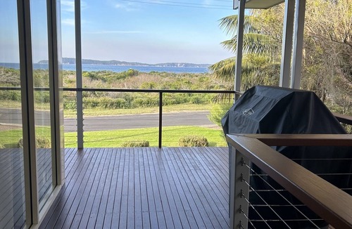 Broulee House | Ocean & Island View Beach House