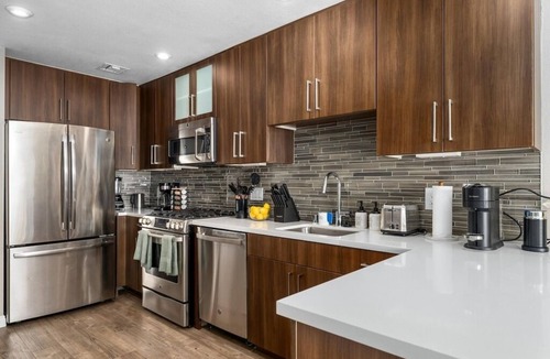 Ocean Park Apartment | Ocean Jasper - Ocean View Rooftop Pool Private Access 2BR Santa Monica