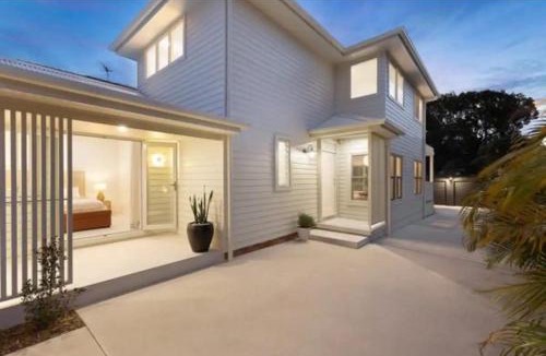 Wamberal House | Ocean Lake Oasis