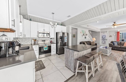 Morgantown House | Ocean+Lake Views~HEATED Pool~Pickleball~Golf Cart