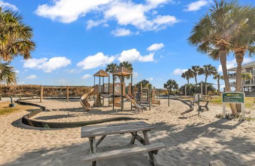 Surfside Beach House | Ocean Lakes Walk to beach! Waterpark! Arcade! Dogs Welcome!