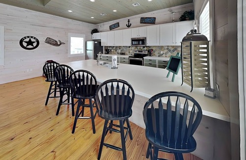 Sand Point House | Ocean Outlook | Spacious Home + Community Pool