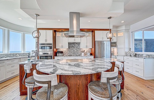 Crescent Beach House | Ocean Paradise