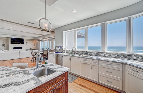 Crescent Beach House | Ocean Paradise