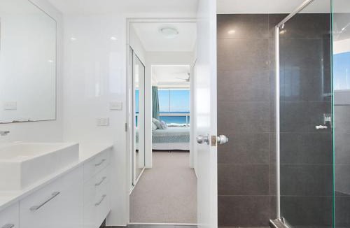 Coolangatta Apartment | Ocean Plaza Unit 936