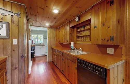 Ocean Point Cabin | Ocean Point Colony Home w/Sunroom & Sweeping Ocean Views, Dog-friendly
