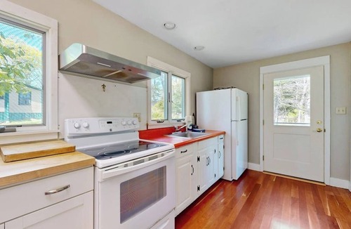 Ocean Point Cabin | Ocean Point Colony Home w/Sunroom & Sweeping Ocean Views, Dog-friendly