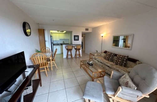 Ormond-by-the-Sea Condo | OCEAN & POOL VIEW 2/2 CONDO IN ORMOND BEACH FL COMFORTABLE W/CABLE & WIFI, WOW !