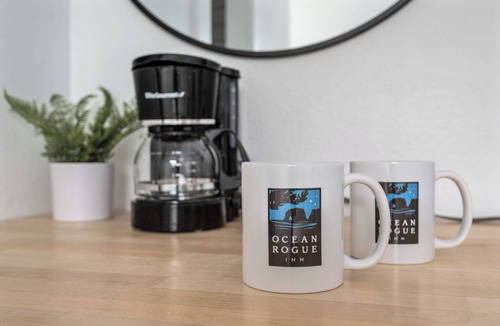 Rockaway Beach Condo | Ocean Rogue Inn Suite #11 - Studio Apartment