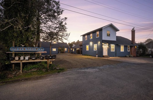 Rockaway Beach Condo | Ocean Rogue Inn Suite #11 - Studio Apartment